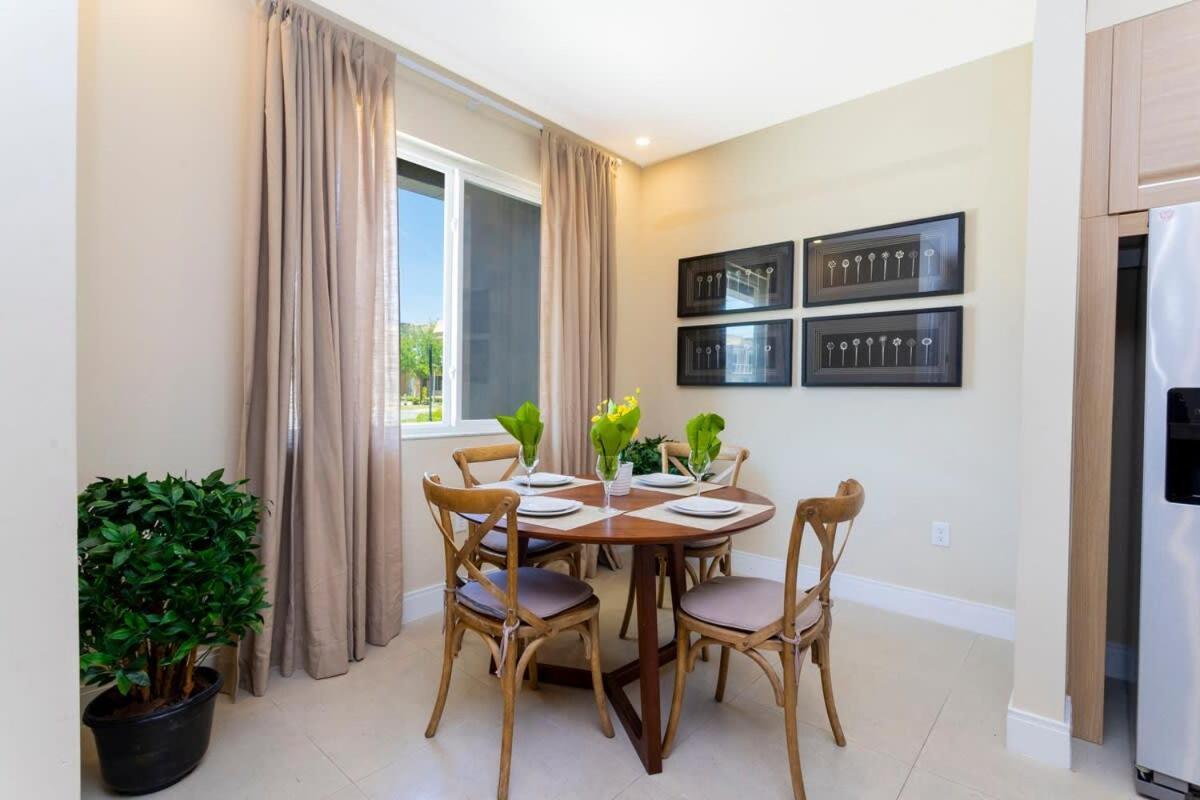 Stunning 4 Bd Close To Disney @ Magic Village 3247 올랜도 외부 사진